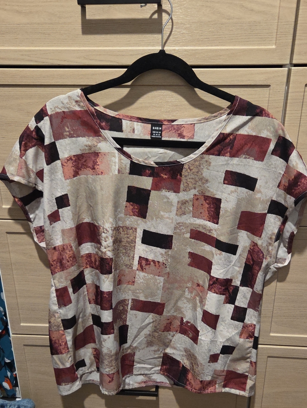 SHEIN Short Sleeve Abstract Block Print Top in Burgundy, Cream and Black